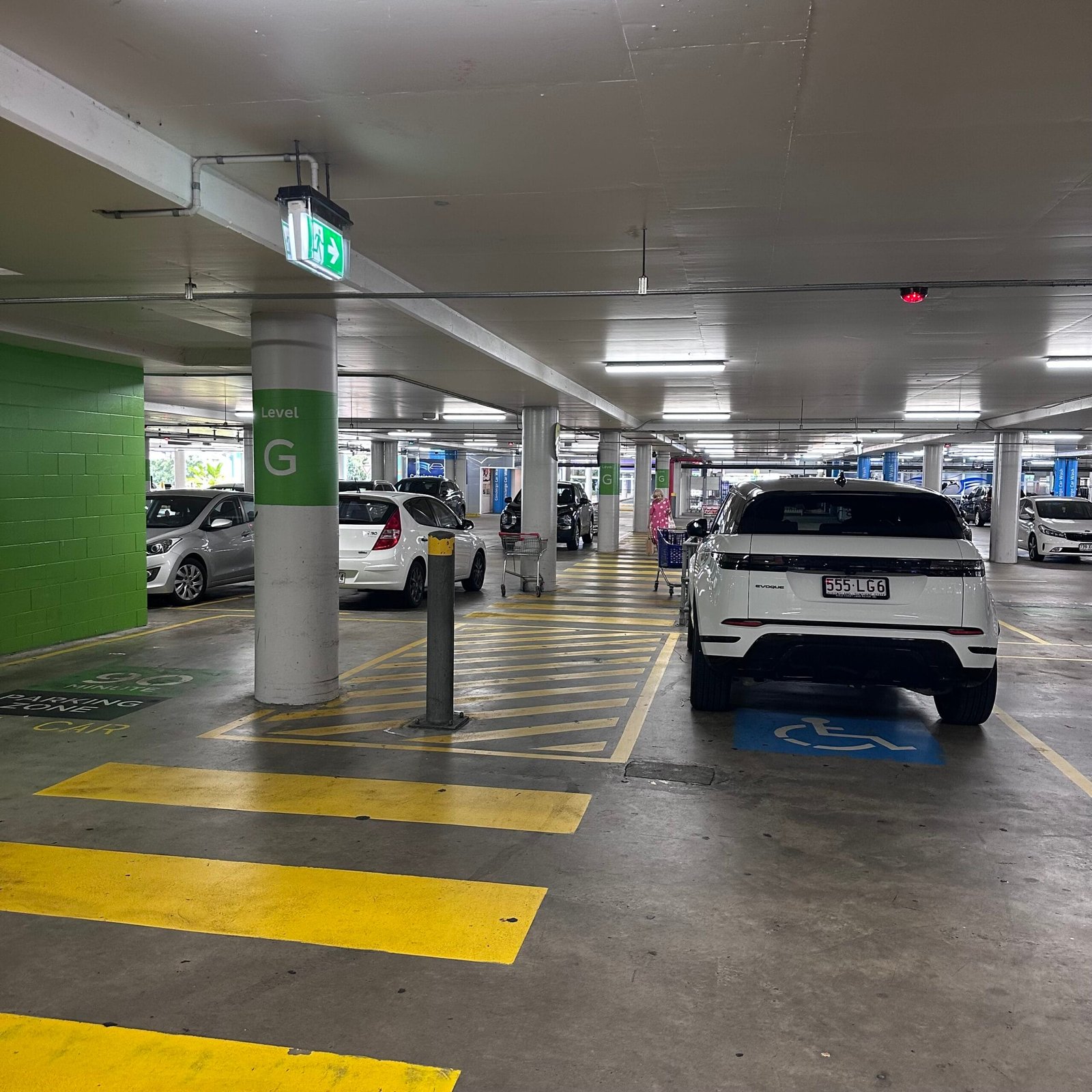 ショッピングセンターは・・・あいかわらずですね😅